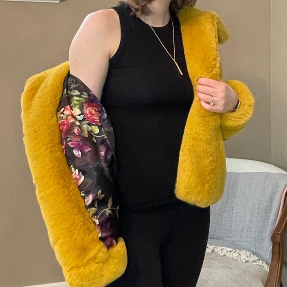 🧸💛 Cozy Chic Teddy Coat in Yellow Gold 💛🧸 - Picture 3 of 5